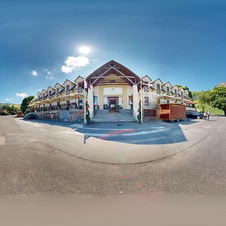 Hotel Hradna Brana براتسيلافا المظهر الخارجي الصورة
